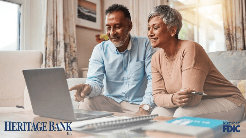 HBNA Blog HSA v FSA – Opt2 Couple looking at their computer